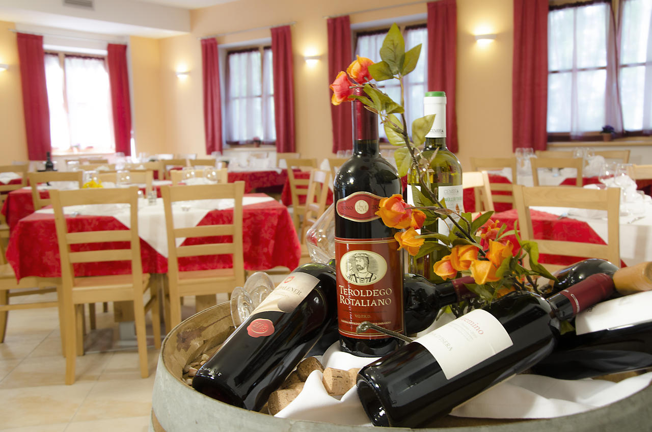 Hotel Vervasio Vervò Esterno foto